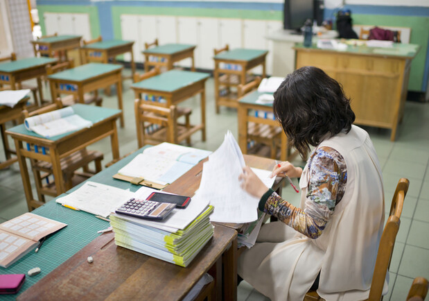 Стало відомо, як покарали вчительку у Києві, яка показувала дітям російськомовний мультик -