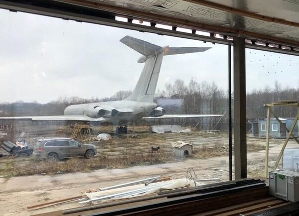 Будинок з “літаком Брежнєва” біля Києва: розкрито вартість ексклюзиву