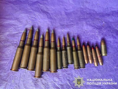 На Київщині п'яний чоловік ходив по селищу з гранатою, а потім залишив її на вулиці