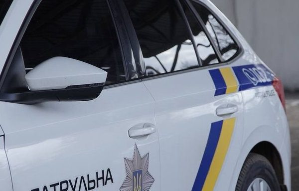 У столиці юнак завдав п’ять ножових поранень правоохоронцю, який прибув на виклик щодо сімейного насильства.