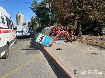 Авто в'їхало в зупинку з людьми: водію смертельної ДТП повідомлено про підозру