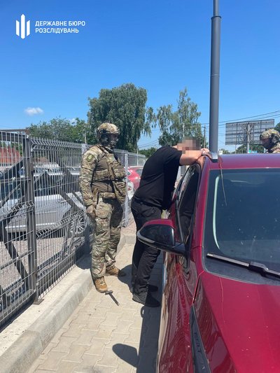 13 тисяч доларів США за втечу з війська: жительці Київщини повідомили про підозру в організації схеми