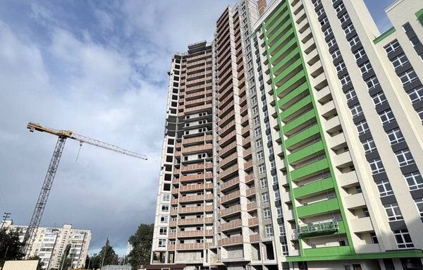 Колишнього керівника «Спецжитлофонду» підозрюють у незаконному заволодінні 13,8 мільйонами гривень, виділеними на зведення багатоквартирного будинку.
