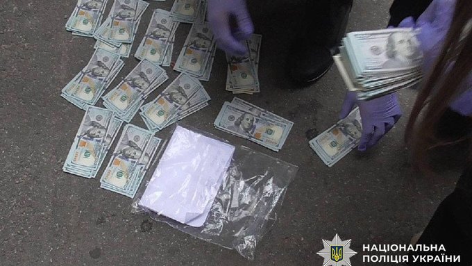Шахраї виманили в київського пенсіонера майже 1,5 мільйона гривень, вдаючи, що проводять&hellip;