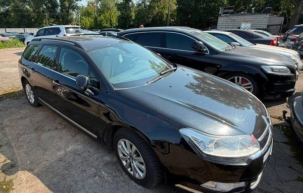 Привласнив автомобіль військового, коли той був на фронті, і виставив на продаж: у Києві повідомлено про підозру військовослужбовцю у самовільному залишенні частини