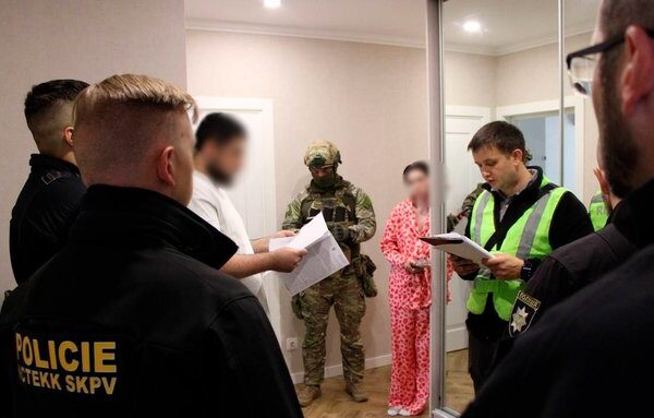 У Києві викрито великий шахрайський кол-центр, який ошукав громадян ЄС майже на 9 мільйонів гривень.