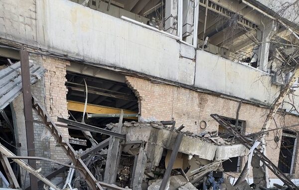 Внаслідок російської атаки на Київ постраждали приміщення видавництв «Наш Формат» та «Лабораторія».
