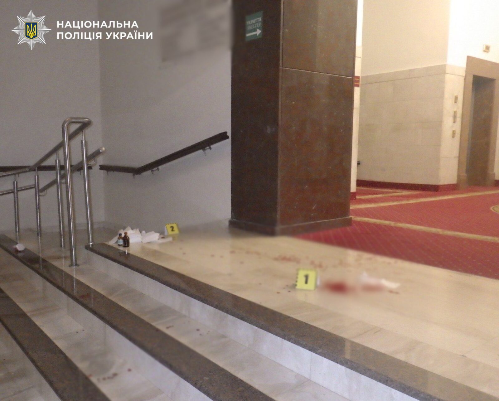 У центрі Києва чоловік влаштував різанину в готелі.