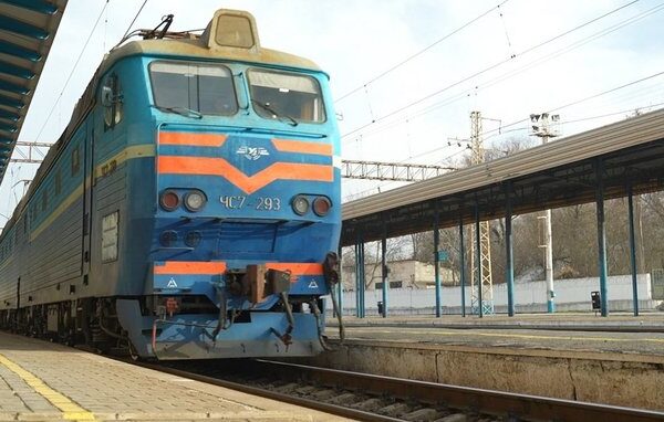 Проводник поезда избил 17-летнего парня на железнодорожной станции Фастов: ему готовят уведомление о подозрении