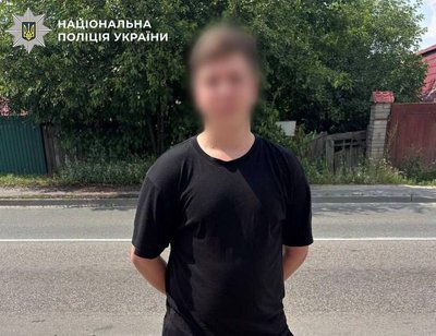 Киянка-пенсіонерка втратила 18 тисяч доларів, передавши їх аферисту під приводом “перевірки банкнот співробітниками СБУ”.