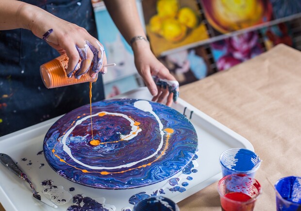 Майстер-клас з рідкого акрилу акрилу Fluid art - фото