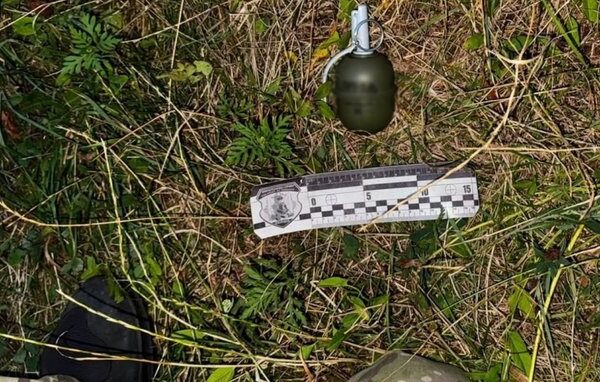 Водій авто погрожував велосипедисту гранатою, поліція підозрює 23-річного чоловіка
