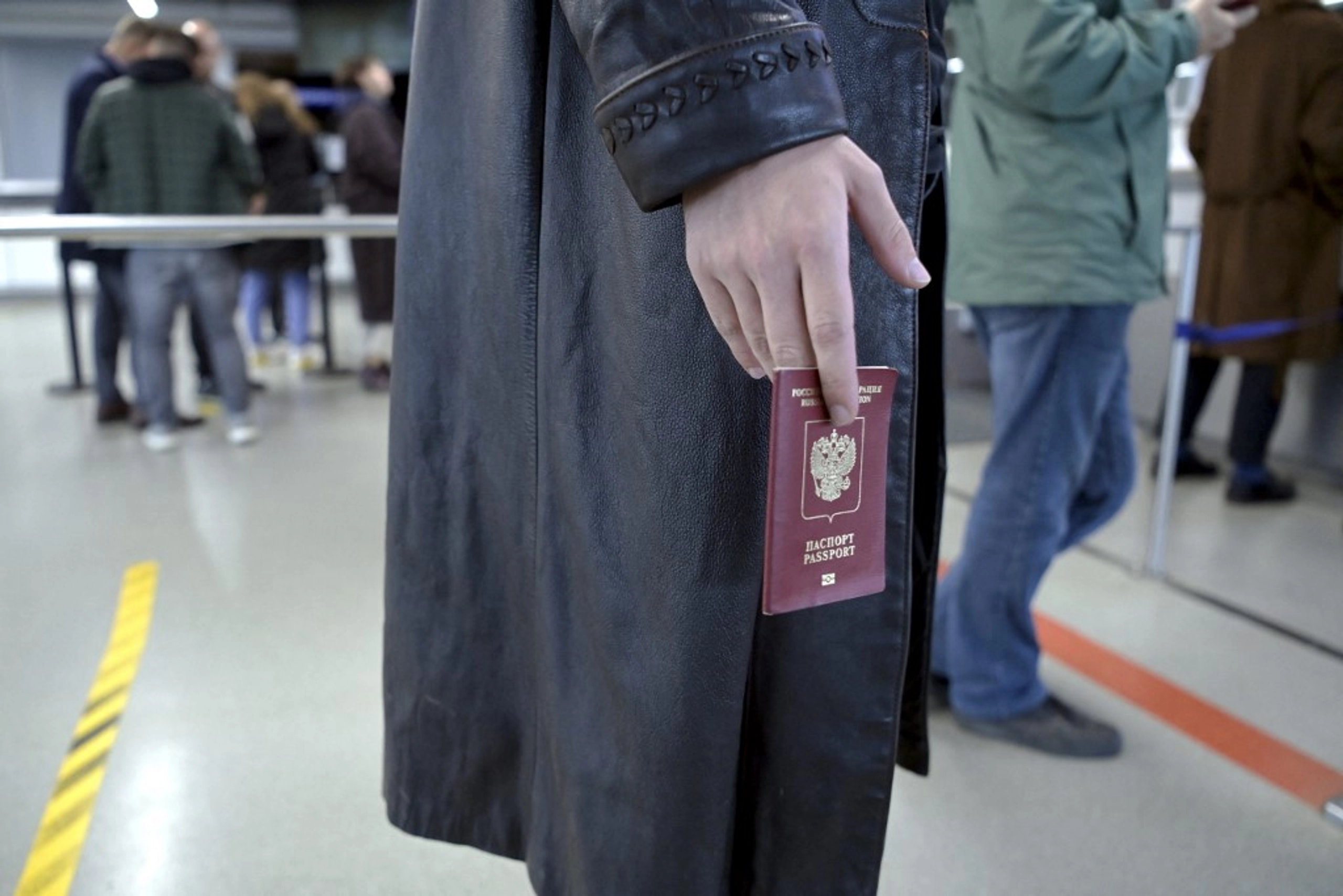 Російських призовників дедалі частіше не випускають з країни на тлі побоювань мобілізації