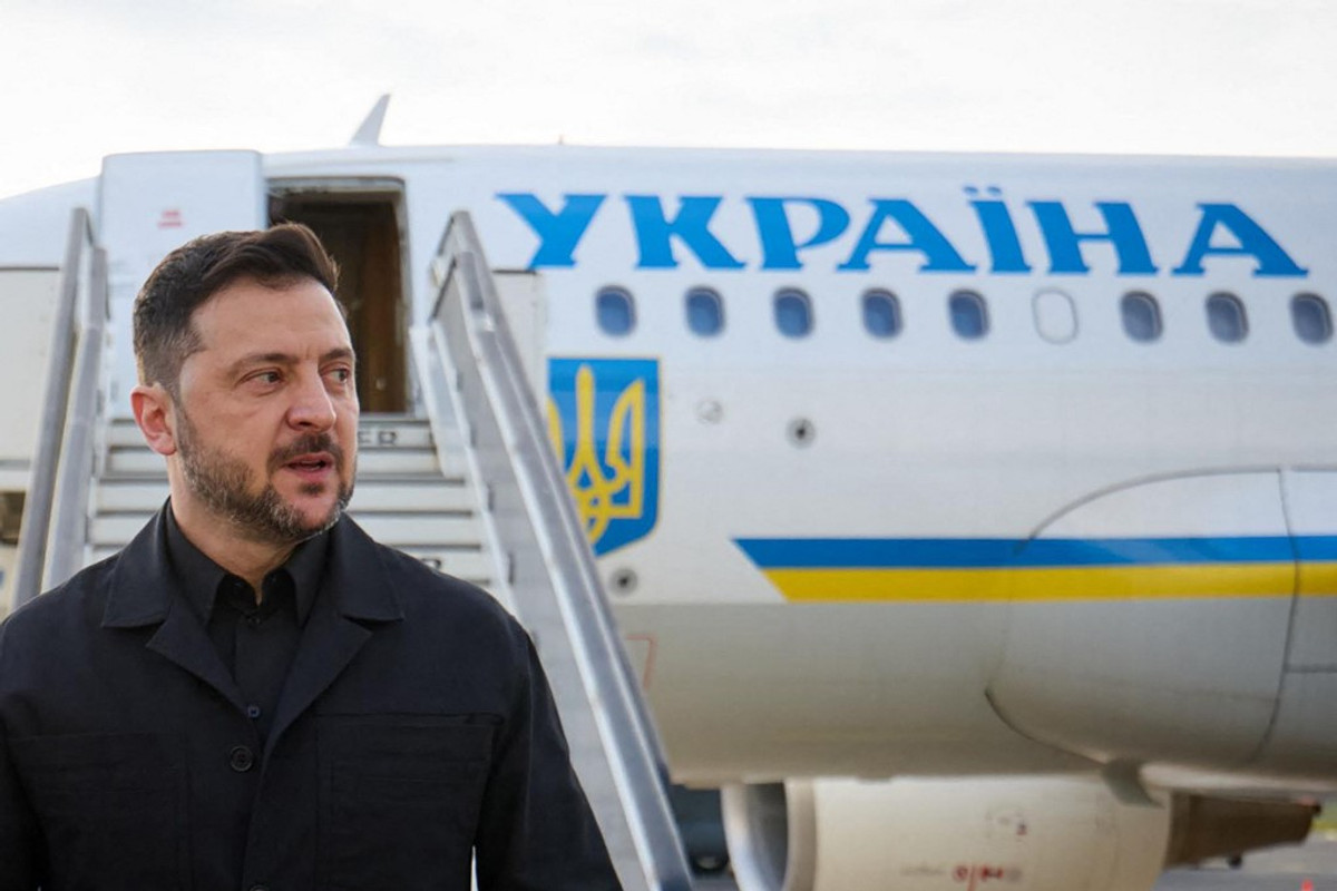 Президент Володимир Зеленський прибуває до Брюсселя на саміт ЄС 18 грудня 2025 року.