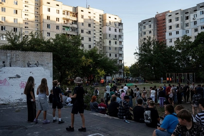 Російський удар дроном по торговому центру в Сумах, внаслідок якого загинули 2 особи та щонайменше 20 отримали поранення.