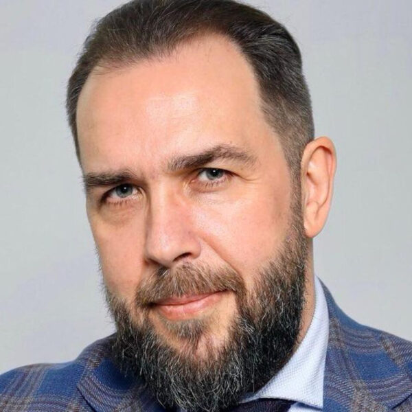 Сікорський закликав Навроцького залишити “некоролівські” методи