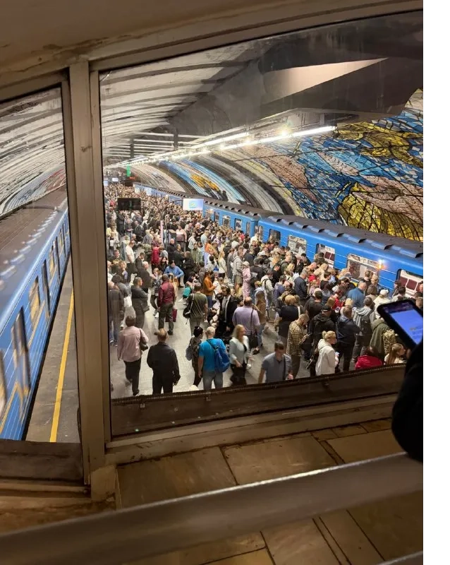 Кияни ховаються на станції метро в ніч на понеділок-вівторок