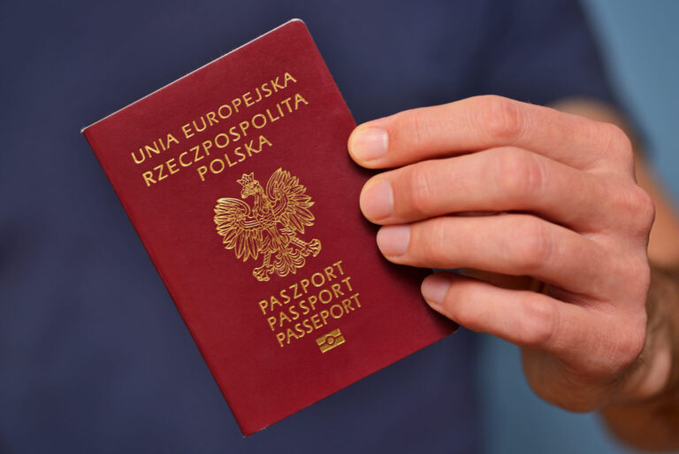 Натуралізація в Польщі: умови та особливості процедури