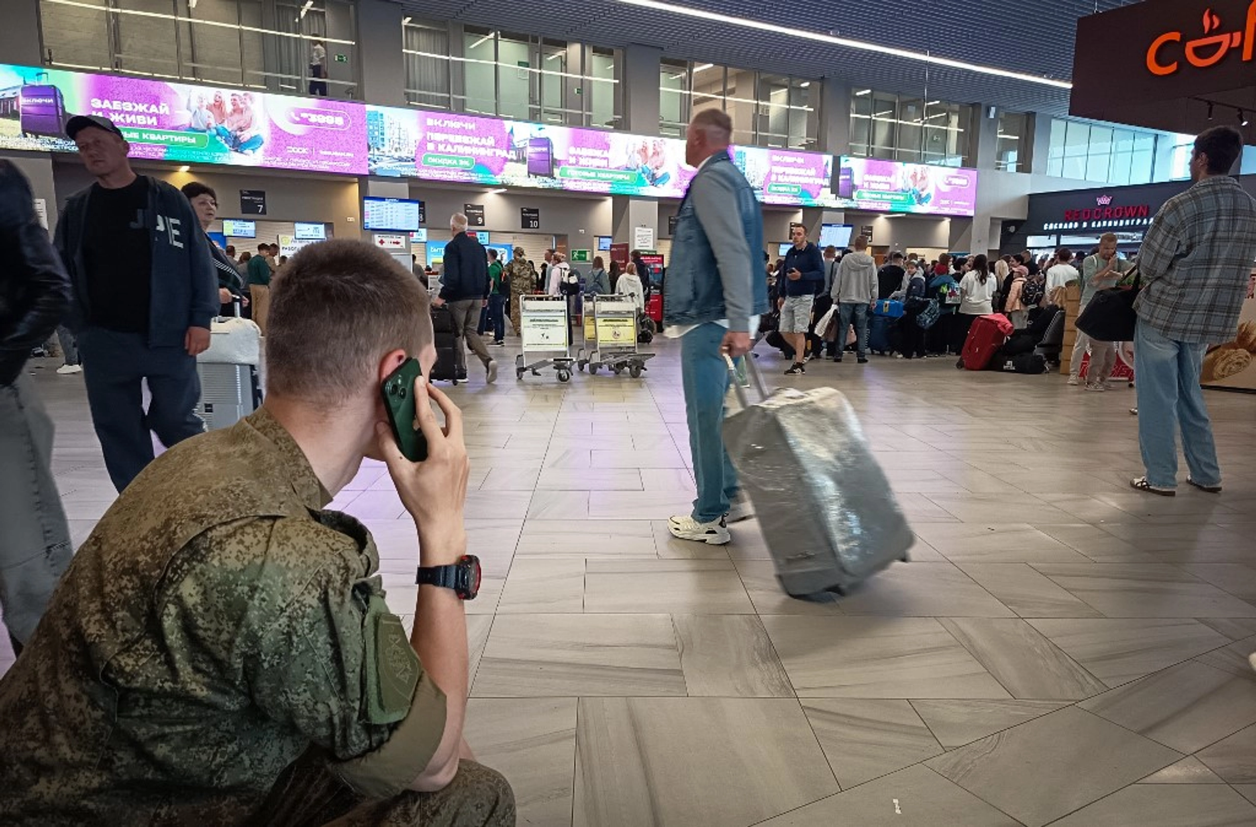 Усі 4 московські аеропорти зіткнулися із затримками рейсів та скасуваннями третю ніч поспіль