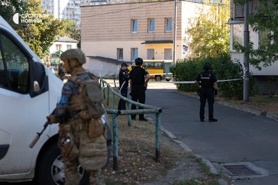 Поліція у житловому масиві Березняки у Дніпровському районі Києва, де сталася стрілянина 2 вересня 2026 року