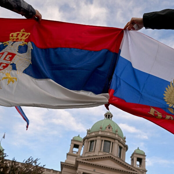 Сербія відстоїть свою незалежність від Росії
