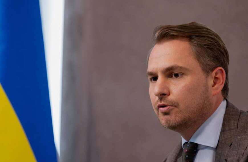 Генпрокурор України виїхав з країни на тлі антикорупційного протистояння