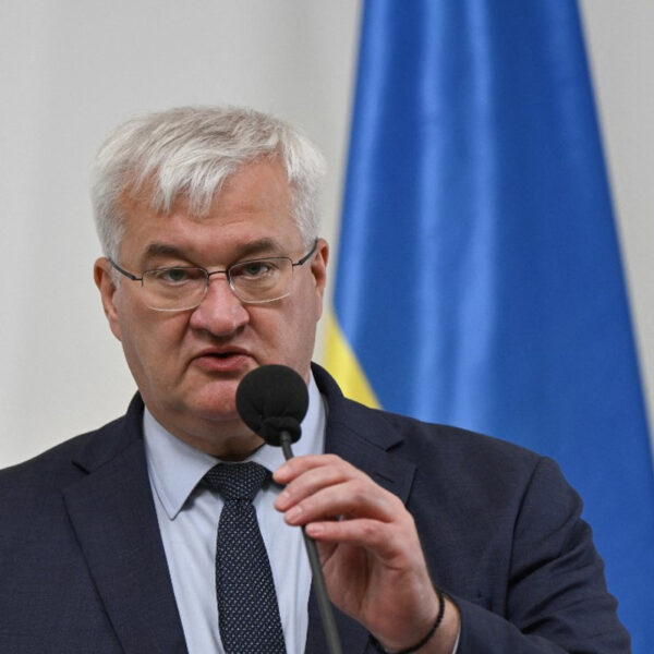 Київ закликає закрити «російські будинки» за кордоном
