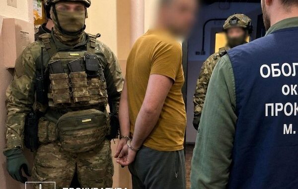 Киянина судитимуть за торгівлю переробленою зброєю