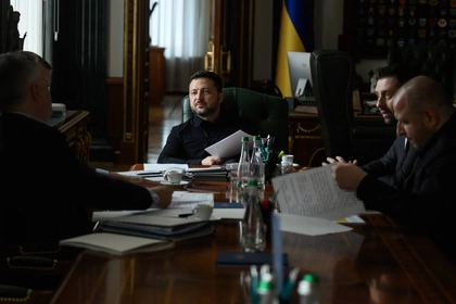 Зеленський зустрівся з переговірниками перед переговорами з представниками США