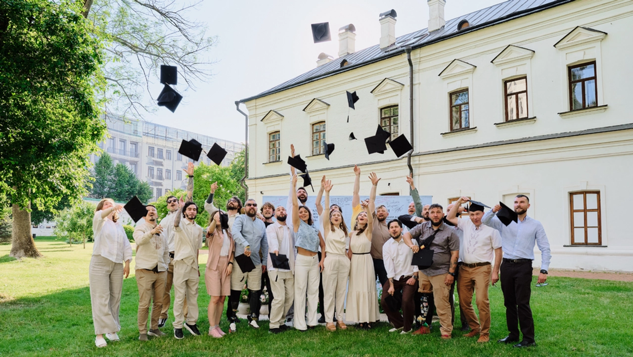 Випускники Українського центру лідерства захисників.