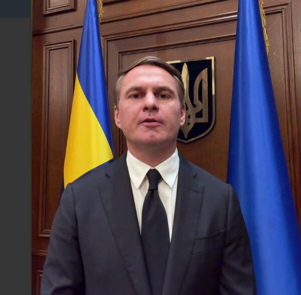 Генпрокурор втік з України, розпаливши черговий політичний скандал