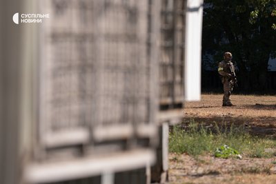 Боєць СБУ у житловому масиві Березняки у Дніпровському районі Києва, де сталася стрілянина 2 вересня 2026 року