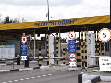 Російські удари пошкодили АЗС, потяг Київ-Варшава, неподалік польського кордону