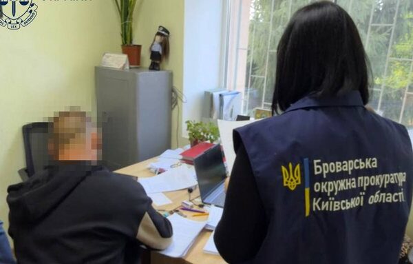 Підозрюють у насильстві: на Київщині затримали дядька 11-річної племінниці