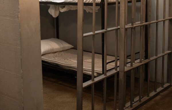 Чоловіка засудили до півтора року тюрми за домашнє насильство проти колишньої дружини
