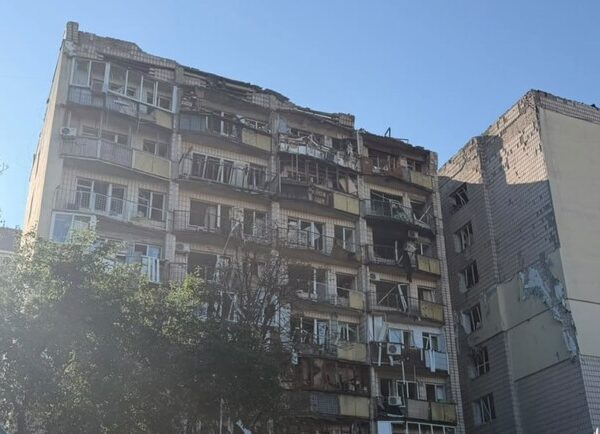 Київ вистояв: рятувальники витягли з-під завалів охоронця після масованої атаки росіян, загинули 15 цивільних