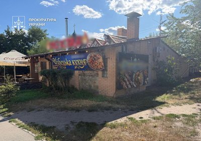 Прокуратура вимагає повернути заповідну землю Києва від незаконно зведеного кафе