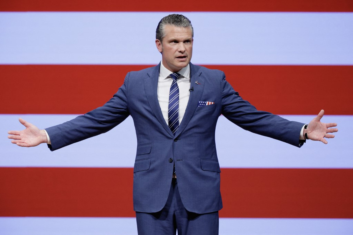 Міністр оборони США Піт Геґсет виступає з промовою про стан сил у Квантіко, Вірджинія, 30 вересня 2026 року.