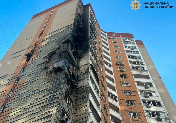 Російський дрон влучив у багатоповерхівку в Дарницькому районі Києва: серед постраждалих вагітна - фото