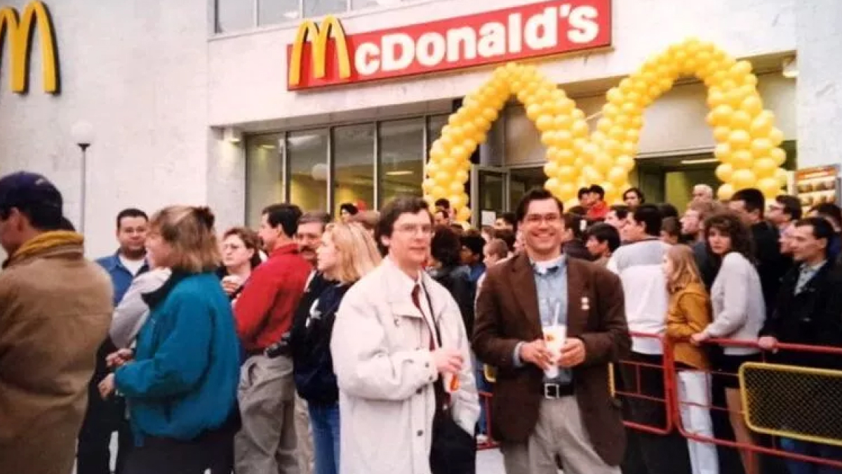 "Кияни займали чергу зранку": історія першого українського McDonald's на Лук'янівці0