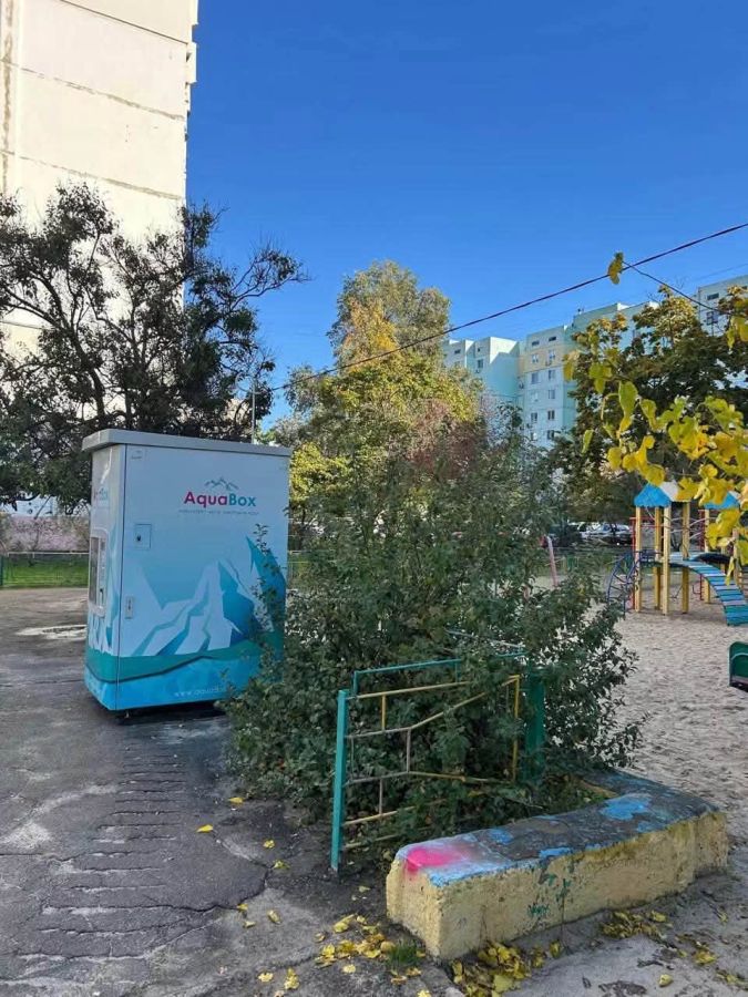 На Оболоні двори почали «обростати» дивними МАФами (фото 1)