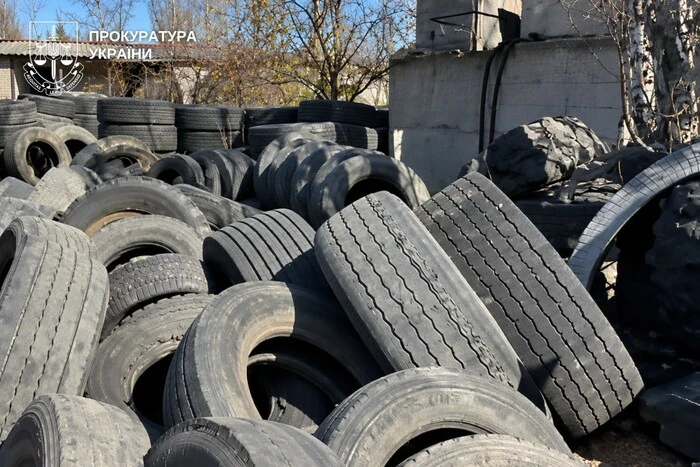 Спалювання шин на підприємстві в Києві